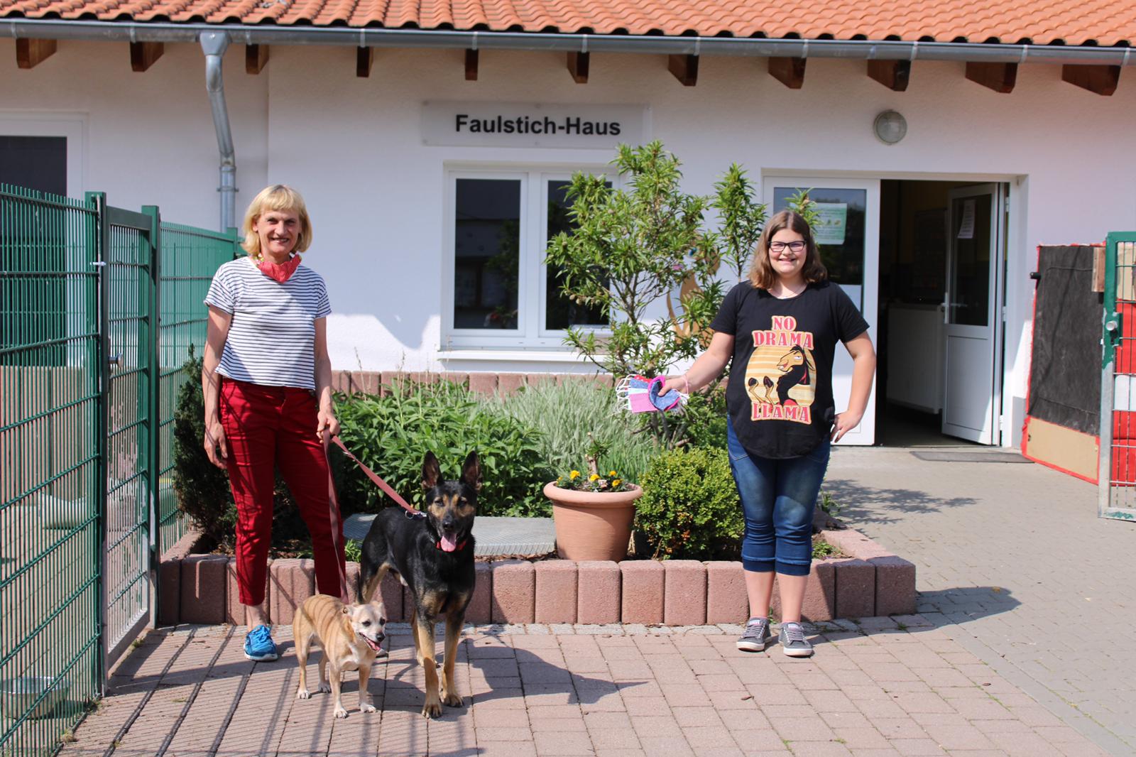 200 € Spende und 9 selbstgenähte Mundschutzmasken für das Tierheim Gießen